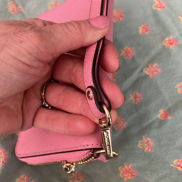 Michael Kors Pink Wallet Small Bag w Logo & Strap Gold Tone Hardware - Picture 4 of 9